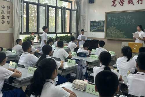 初中生作文欣赏——《同窗共进,墨香里的双向奔赴》 初中生作文欣赏——《同窗共进,墨香里的双向奔赴》